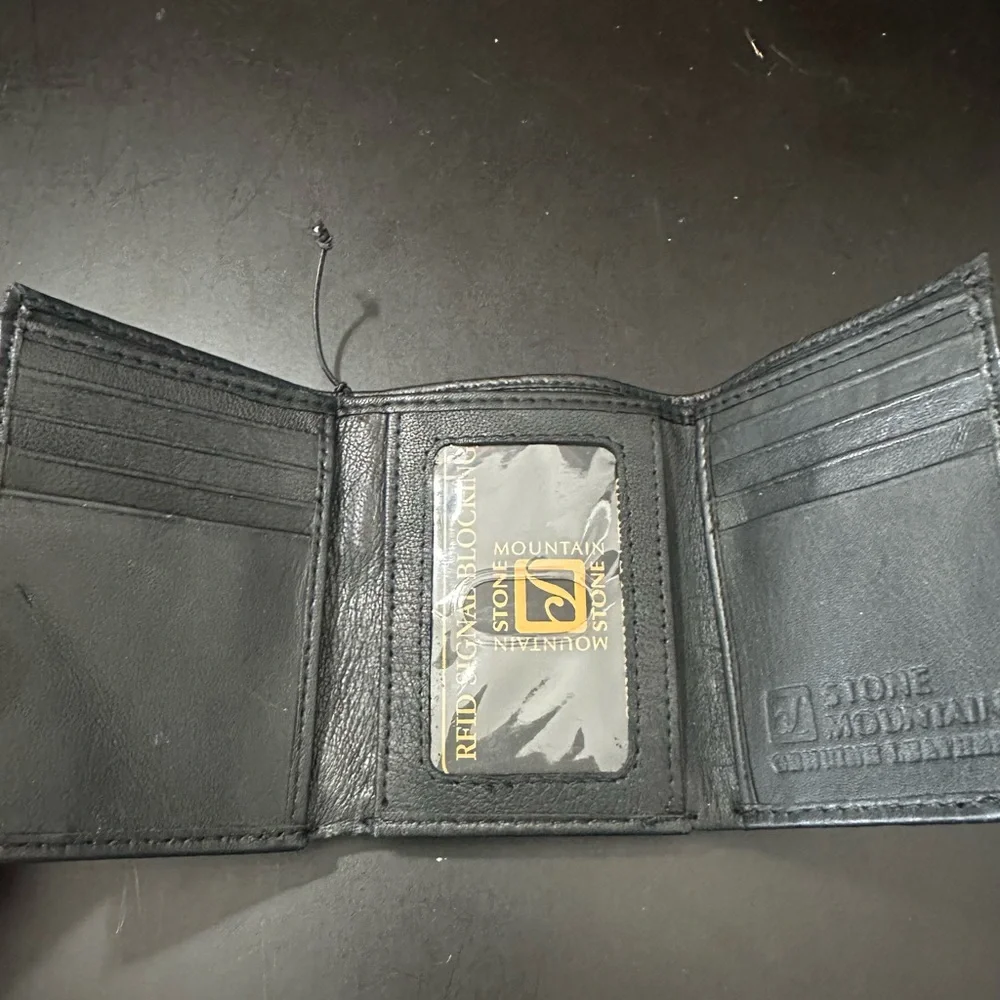 🆕Stone Mountain Trifold Leather Wallet